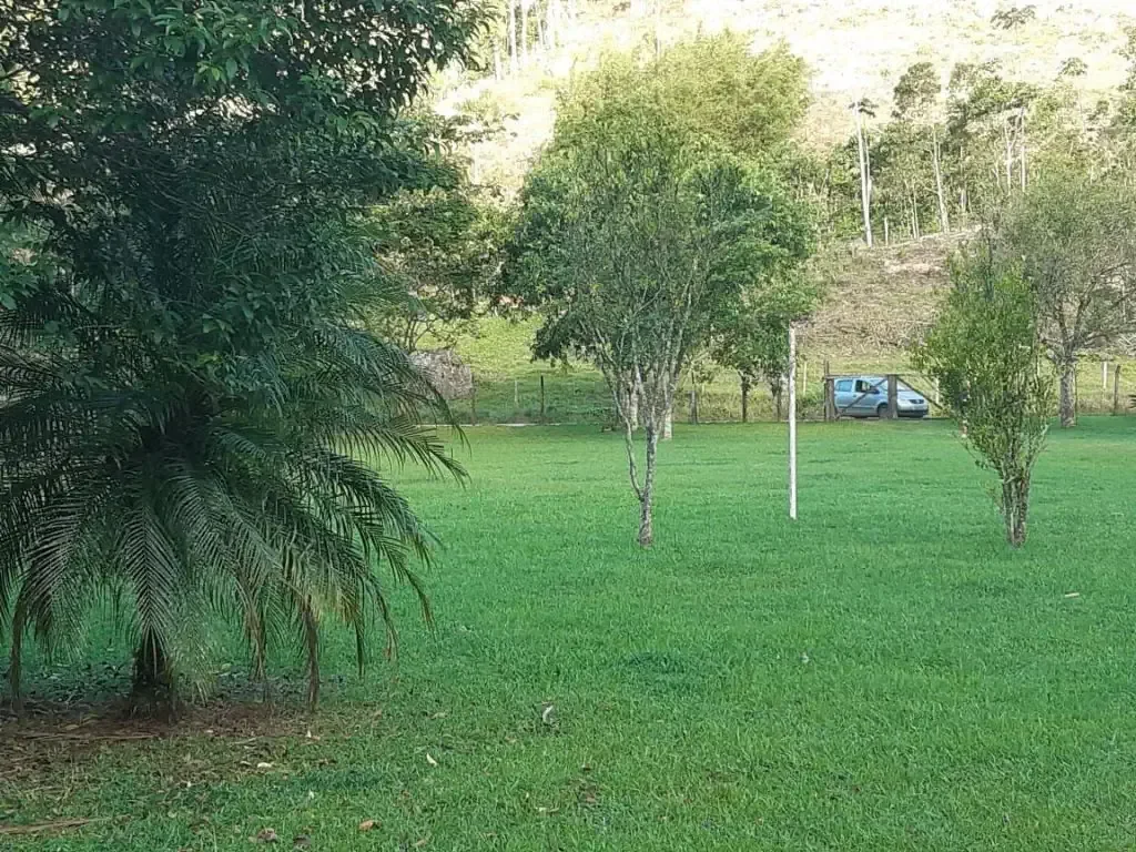 Foto 5 de Sítio com Lago de Peixes e Riacho no Bairro Caetés em Camboriú – 25.125m², Casa, Frutíferas e Lazer Completo