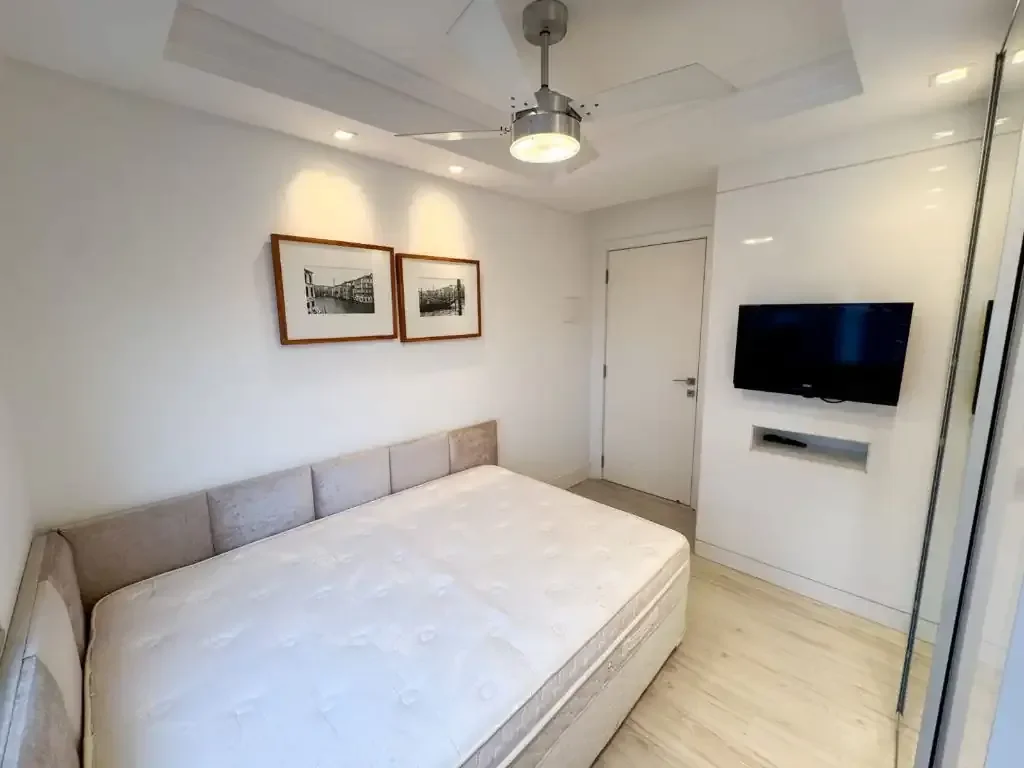 Foto 17 de Apartamento Mobilado na Barra Sul em Balneário Camboriú – 100m da Praia, Vista para o Rio Camboriú e Andar Alto