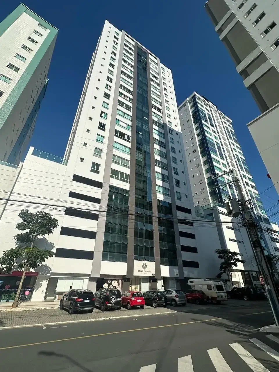 Foto 3 de Apartamento com 4 Quartos e 2 Suítes no Centro de BC – 132m², Mobilado, Rua Reta ao Mar e a Poucos Passos da Terceira Avenida