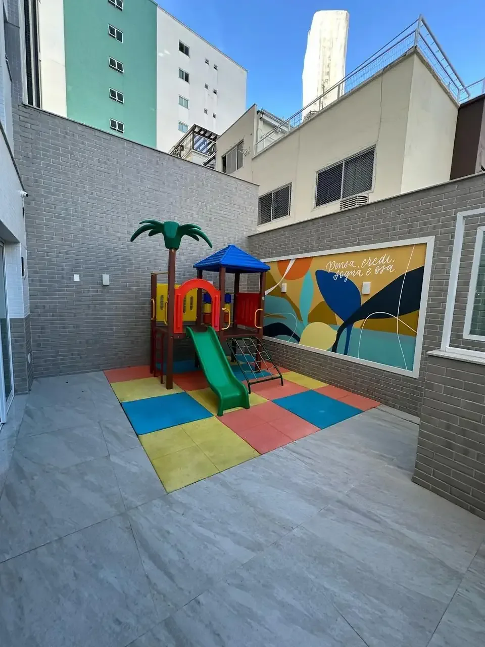 Foto 8 de Apartamento com 4 Quartos e 2 Suítes no Centro de BC – 132m², Mobilado, Rua Reta ao Mar e a Poucos Passos da Terceira Avenida